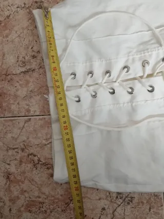 Corsé blanco con cordones