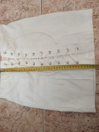 Corsé blanco con cordones