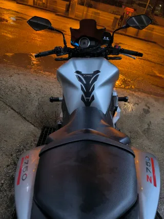 Kawasaki Z750 2007 ( CAMBIO )