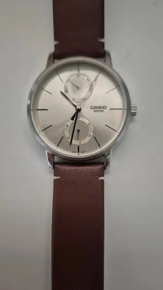 Reloj Casio Esfera Plateada Correa Marrón