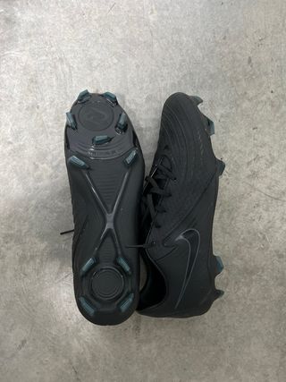 Zapatillas de fútbol negras nuevas talla 42