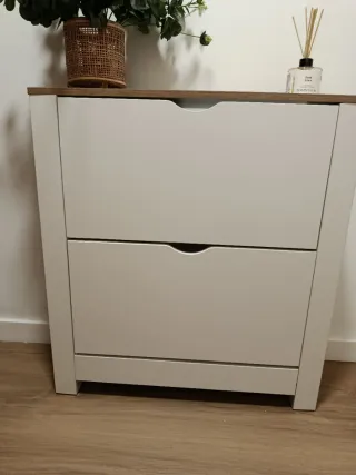 Zapatero blanco y madera