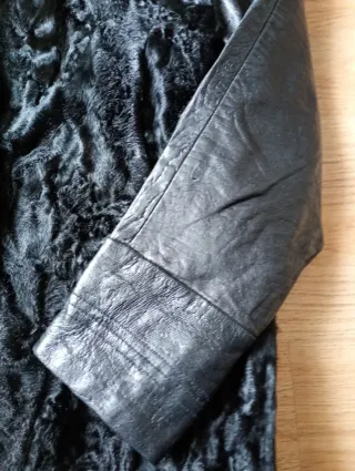 Chaqueta Pelo y Cuero Negra
