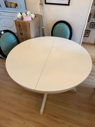 Mesa redonda y 4 sillas comedor/salón
