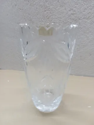 Jarrón de cristal tallado