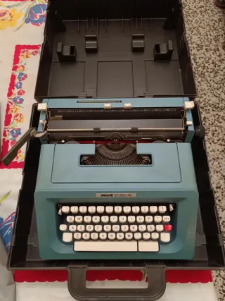Máquina de escribir Olivetti Studio 46
