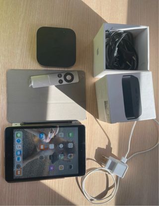 Set di dispositivi Apple: iPad Mini + Apple TV