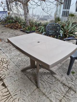 Mesa plegable y 4 Sillas Terraza