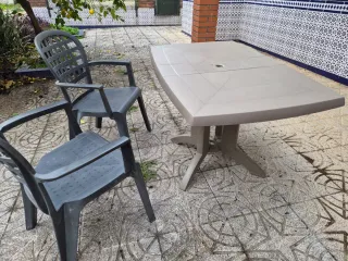 Mesa plegable y 4 Sillas Terraza