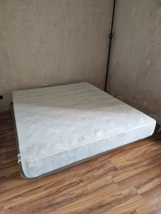 Somier 150cm con patas y colchón