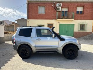 Mitsubishi Montero 2003