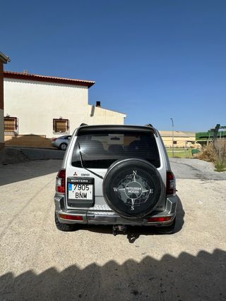 Mitsubishi Montero 2003