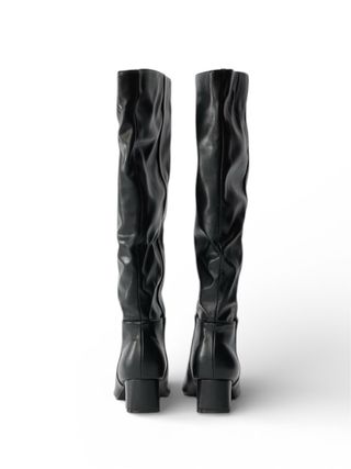 Stivali alti neri punta tacco