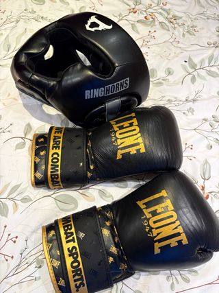 Casco y Guantes de Boxeo Ringhorns Leone
