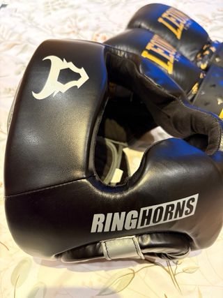 Casco y Guantes de Boxeo Ringhorns Leone