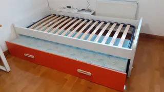 Cama nido en buen estado. Blanca y naranja
