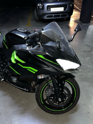 Kawasaki Ninja 400 2020 - 9.178 km