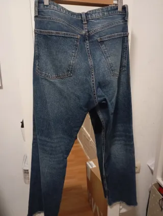 Pantalón vaquero tobillero Zara