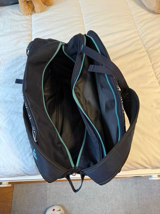 Paletero Adidas Negro con Diseño Hexagonal