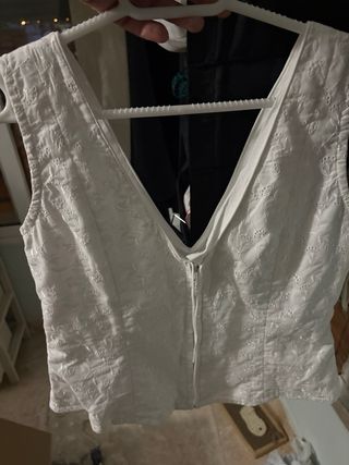 Blusa blanca tela perforada talla