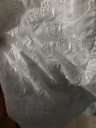 Blusa blanca tela perforada talla