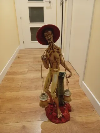 Figura porcelana hombre chino con sombrero