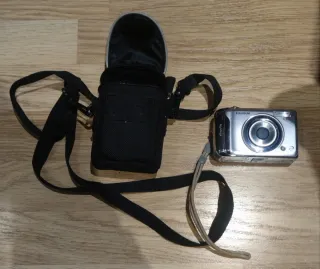 Cámara Fujifilm FinePix A610 con funda