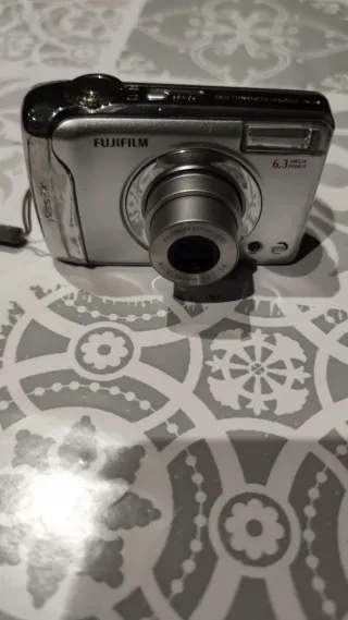 Cámara Fujifilm FinePix A610 con funda