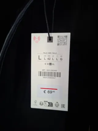 Cazadora efecto ante negra