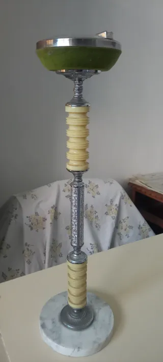 Cenicero de pie vintage