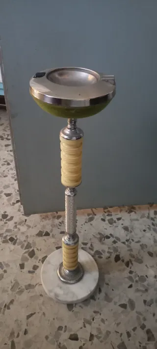 Cenicero de pie vintage
