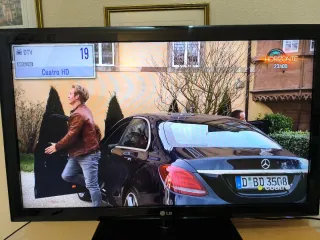 Televisor LG 42 pulgadas Full HD.