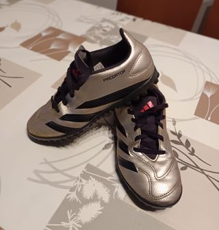 Botas de fútbol Adidas, y Nike air zoom