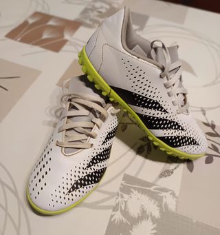 Botas de fútbol Adidas, y Nike air zoom