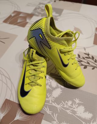 Botas de fútbol Adidas, y Nike air zoom