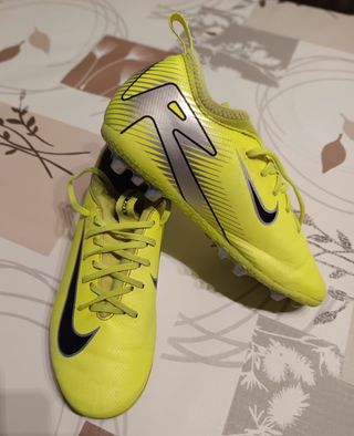 Botas de fútbol Adidas, y Nike air zoom