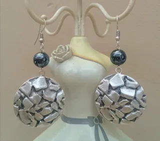 Orecchini Zama ematite grigia e medaglione