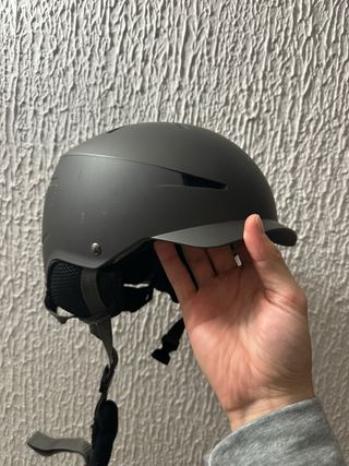 Casco de nieve negro