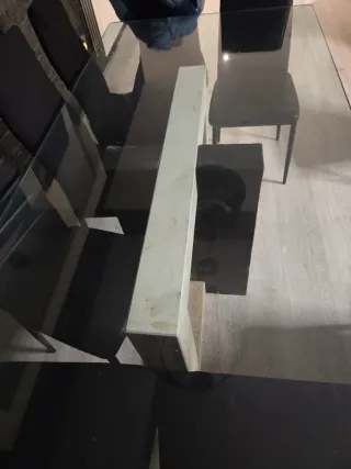 Mesa de comedor de cristal y madera