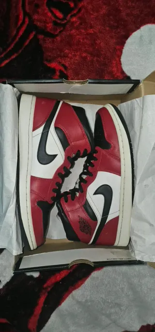 Jordan 1 Mid Chicago Toe