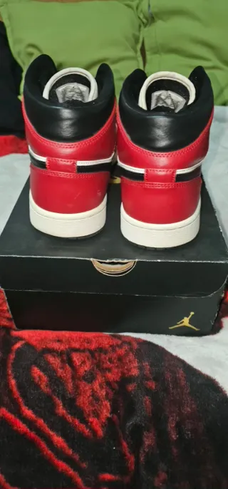 Jordan 1 Mid Chicago Toe