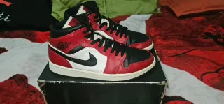 Jordan 1 Mid Chicago Toe