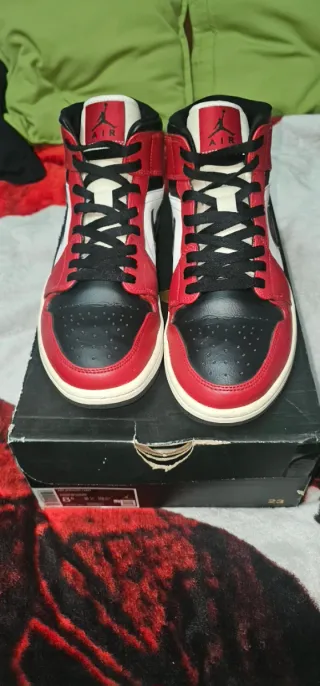 Jordan 1 Mid Chicago Toe