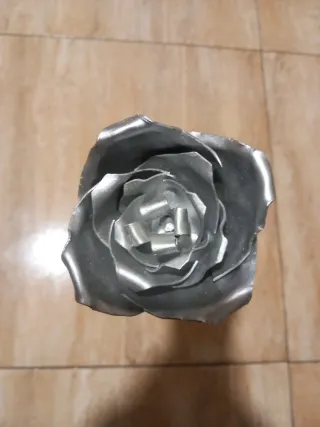 Rosa de chapa de hierro artesanal