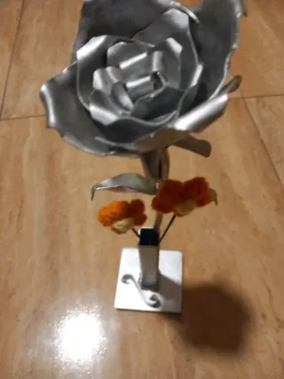 Rosa de chapa de hierro artesanal