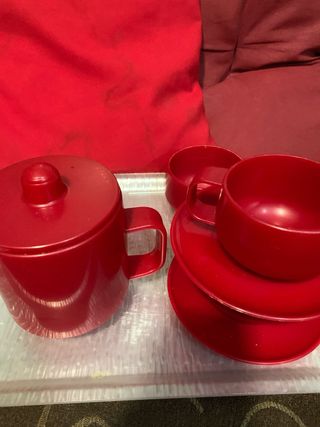 Juego DESAYUNO rojo y cafetera
