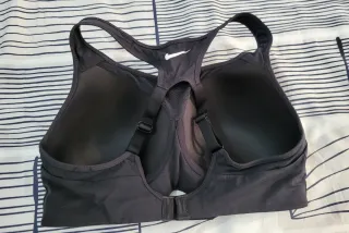 Top deportivo Nike negro RUNNING