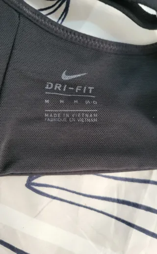 Top deportivo Nike negro RUNNING