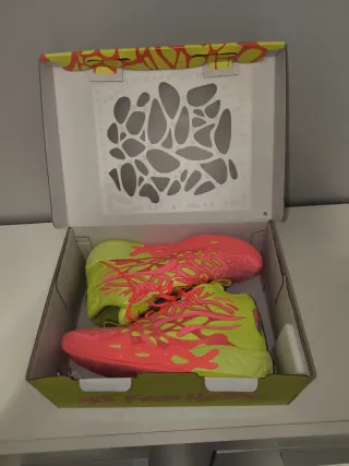 Zapatillas Baloncesto Puma Verdes y Rosas