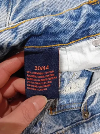 Pantaloncini jeans strappati